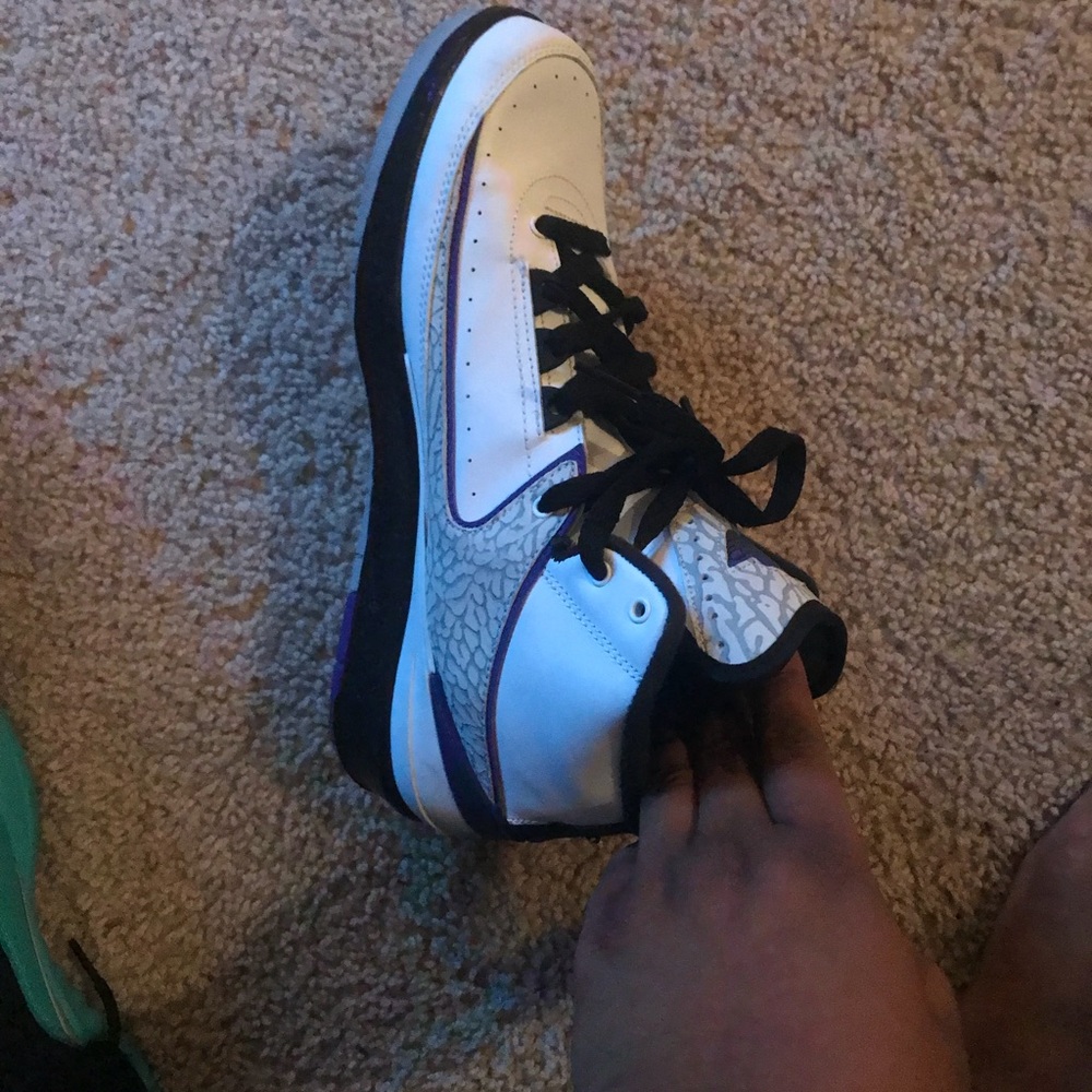 Jordan’s 2s kids size 7